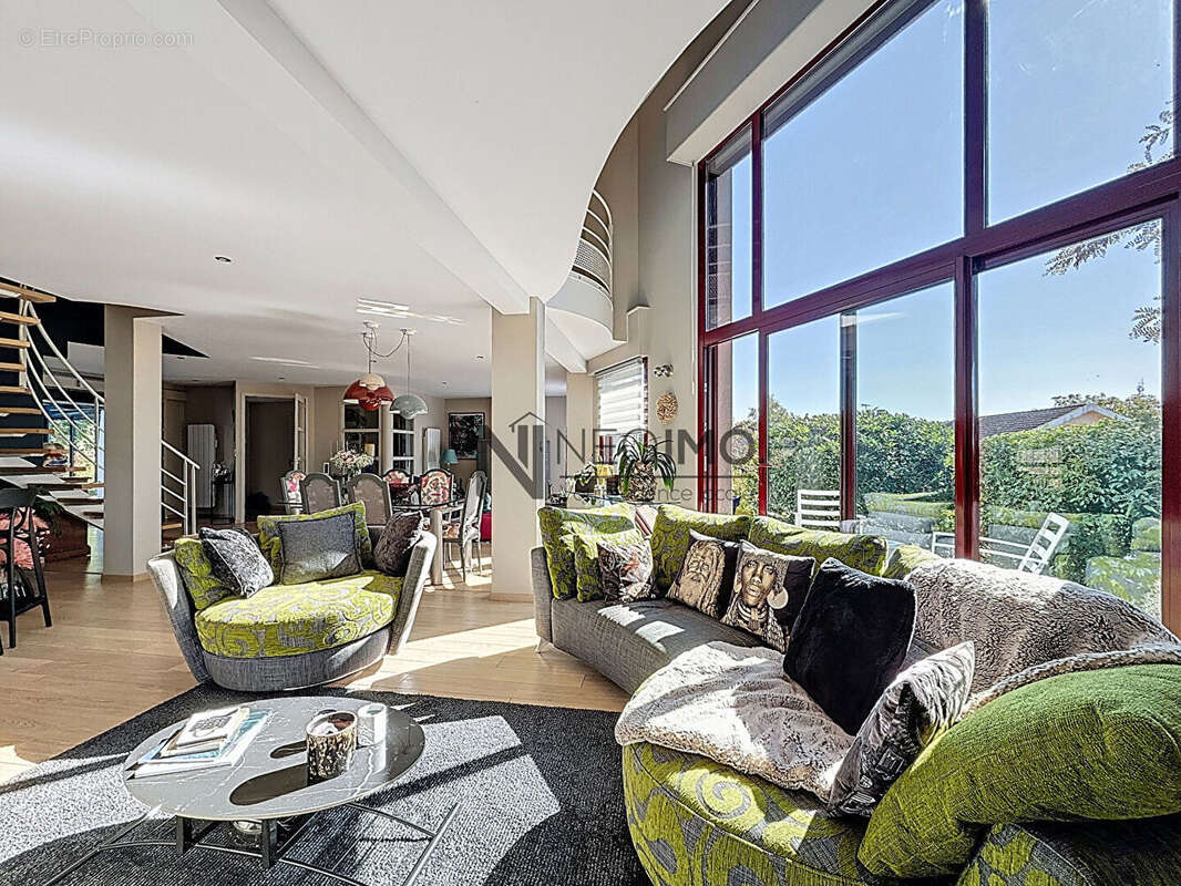 Maison à NEUFCHATEAU