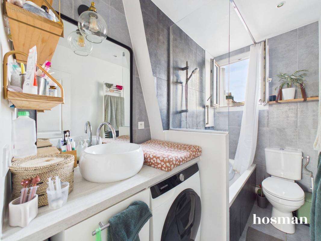 Appartement à PARIS-17E