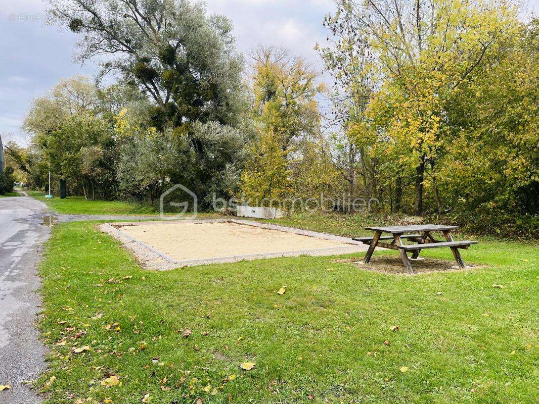 Terrain à NEUFCHATEL-SUR-AISNE