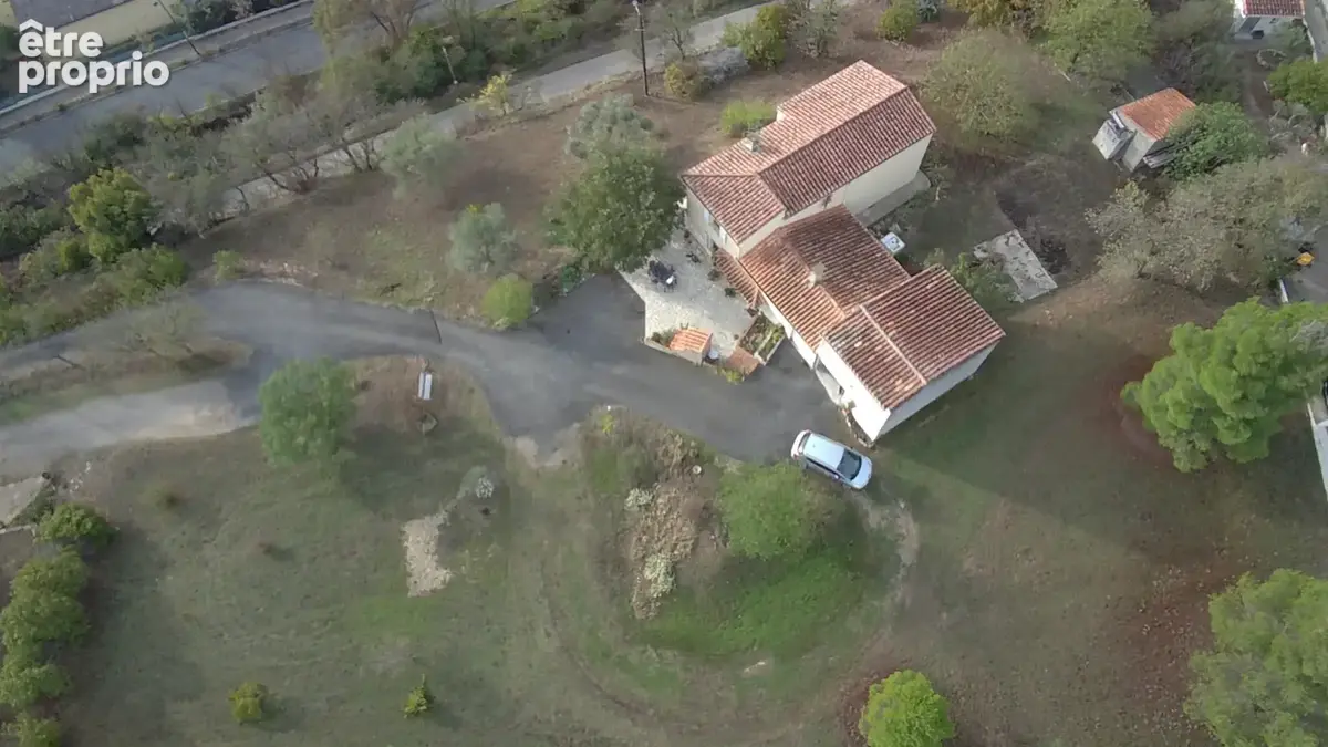 Limoux - Villa de 142m2 habitable avec garage et dépendances - photo 1