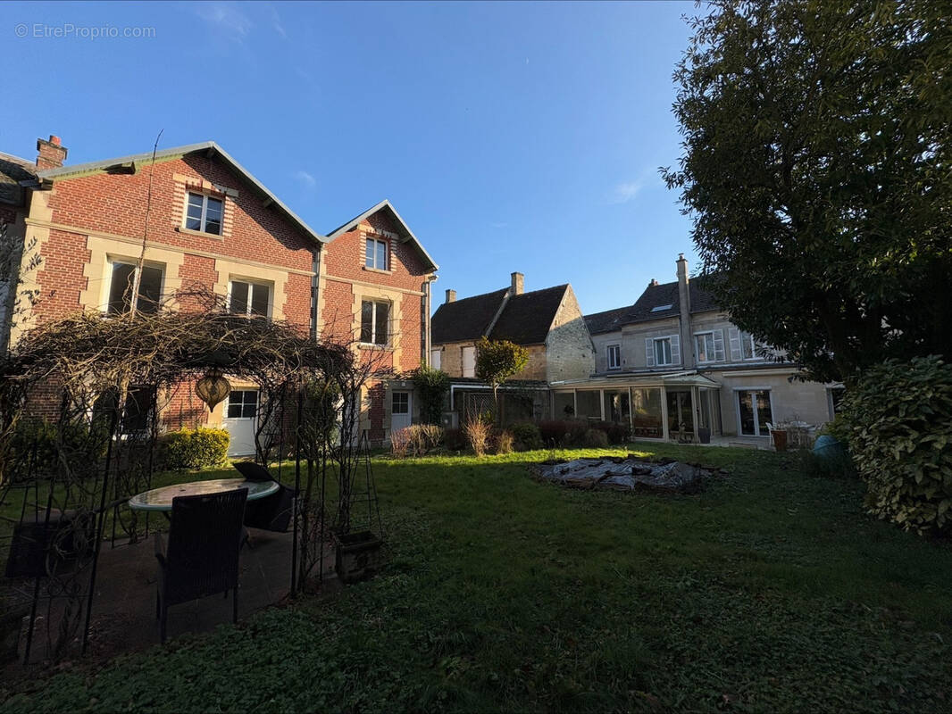 Maison à CIRES-LES-MELLO