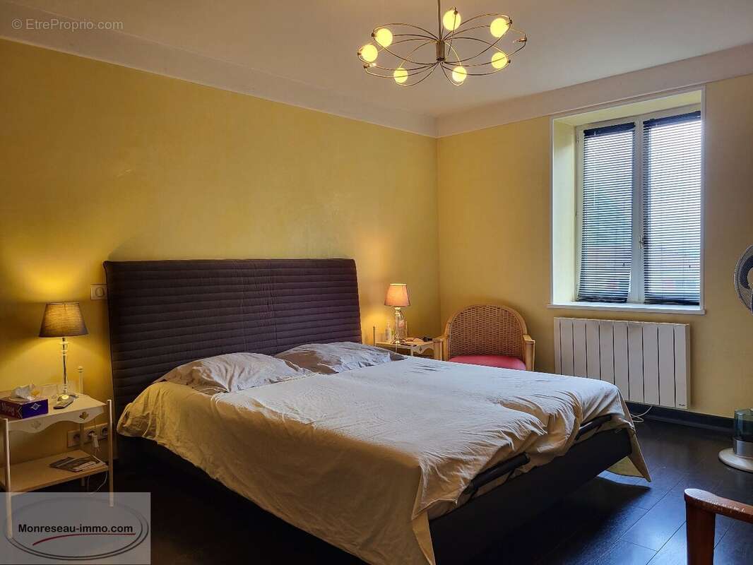 Propriete familiale avec caveau de 60m² ! - photo 13