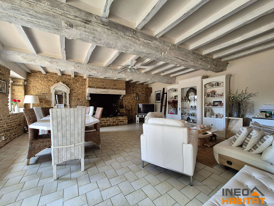 Maison à BOURG-DES-COMPTES