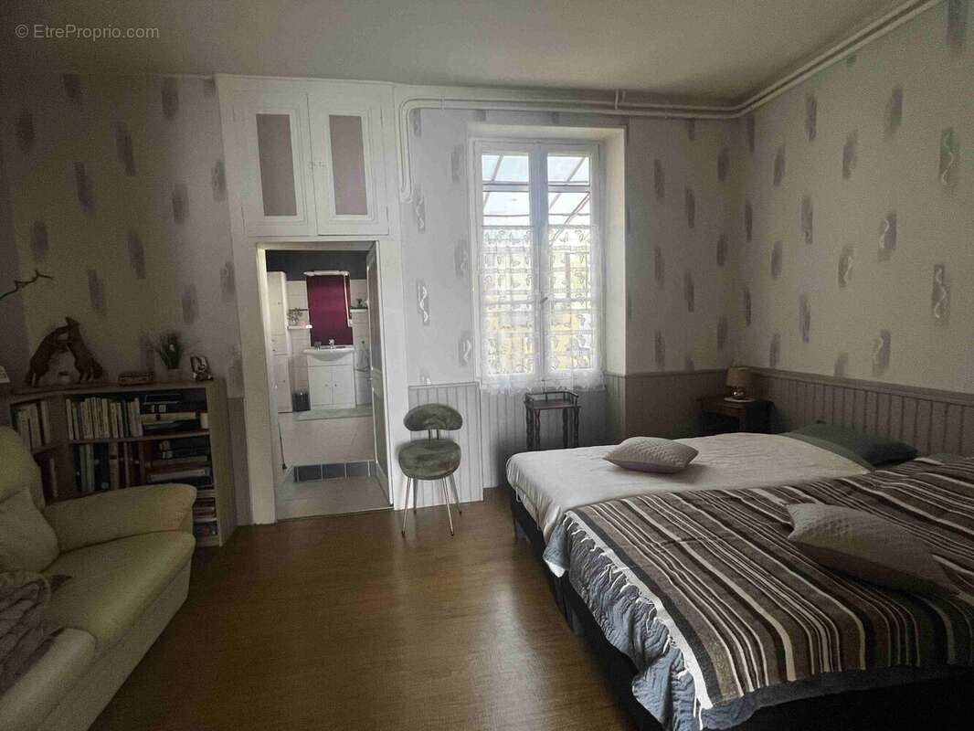 Maison 226 m² à Saint-Laurent-De-Ceris  - photo 6