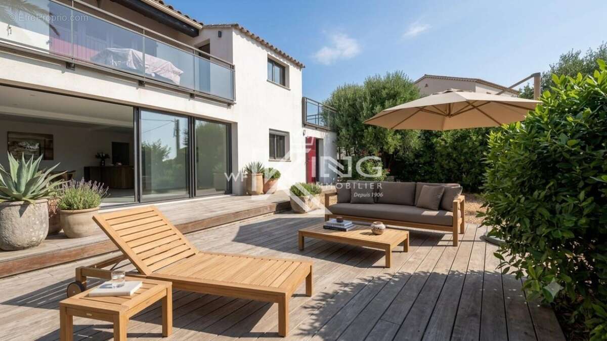 À deux pas de la plage de la Gaillarde, découvrez un bien d'exception aux allures de villa - photo 3