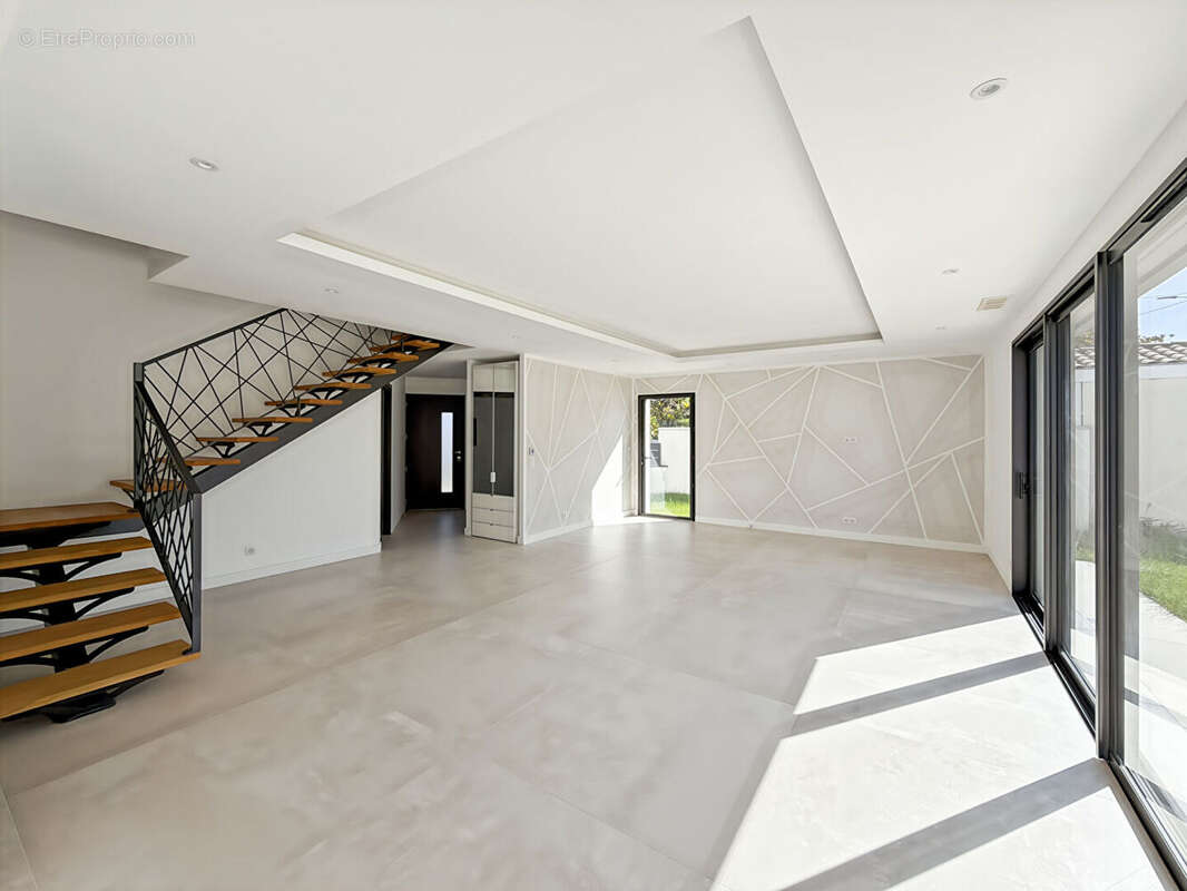 Maison à VILLENAVE-D'ORNON