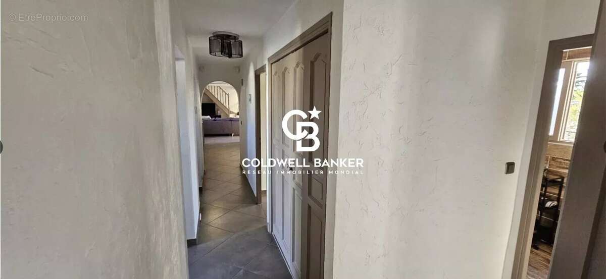 Maison à PUGET-SUR-ARGENS