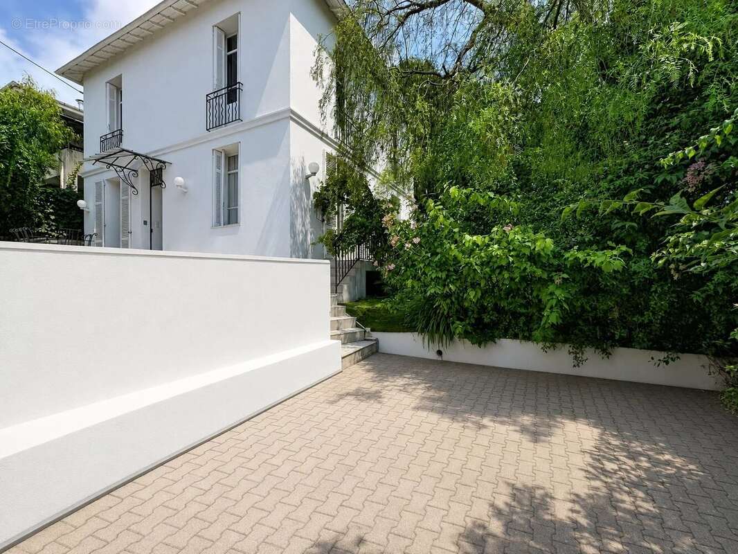 Maison de charme 180m2 centre jardin piscine parking - photo 2