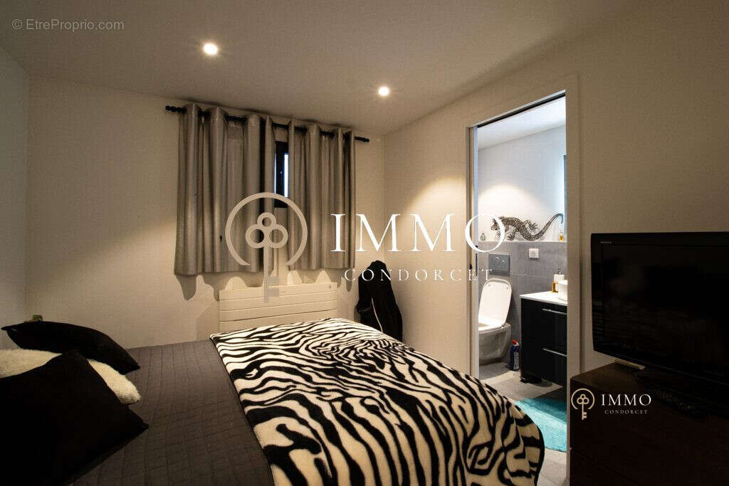 Maison à L'HAY-LES-ROSES