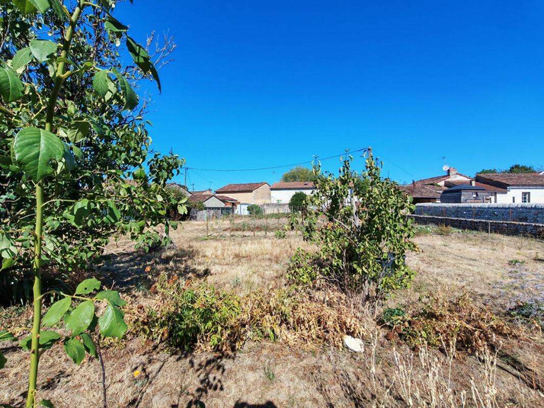 Maison de 185 m2  à Bignoux , 5 chambres , jardin, cour, grange - photo 12