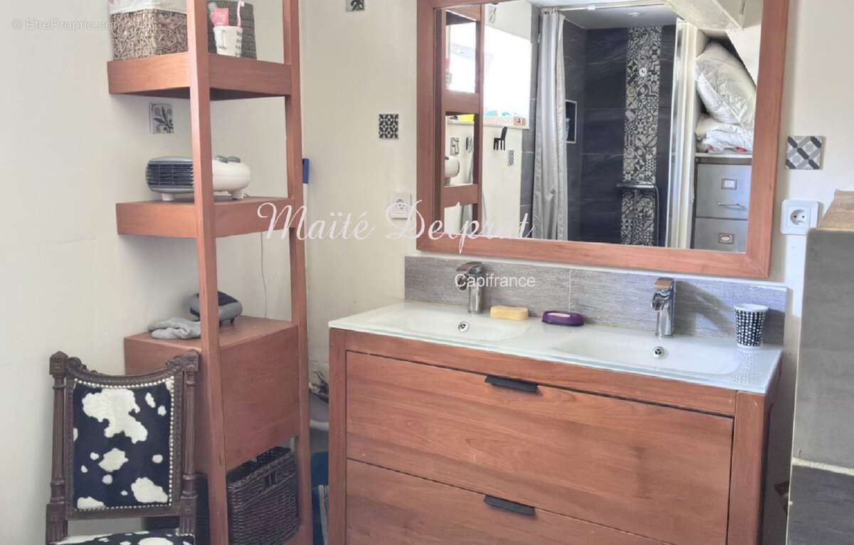 Maison individuelle sur 2 niveaux, avec salon cathédrale, 3 chambres,1 bureau et piscine, entièrement rénovée - photo 11