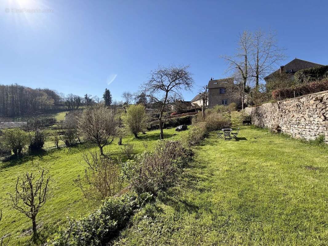 Maison à LAROCHEMILLAY