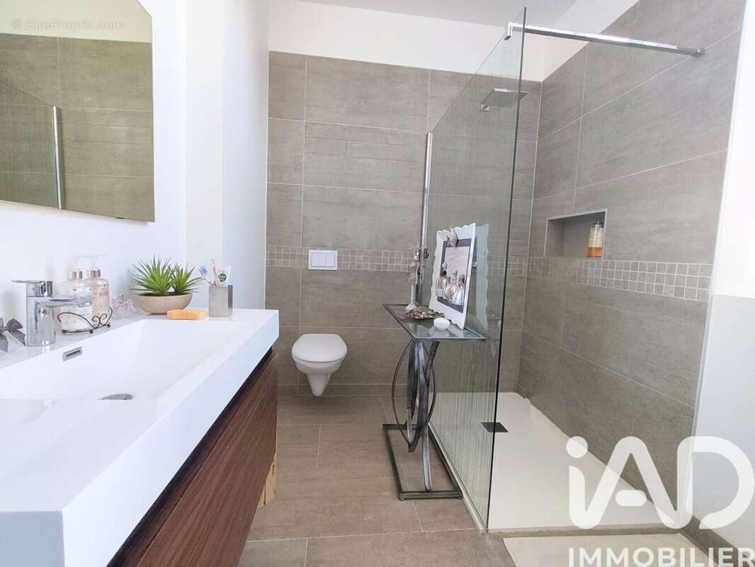 Photo 8 - Commerce à SAINTE-SAVINE