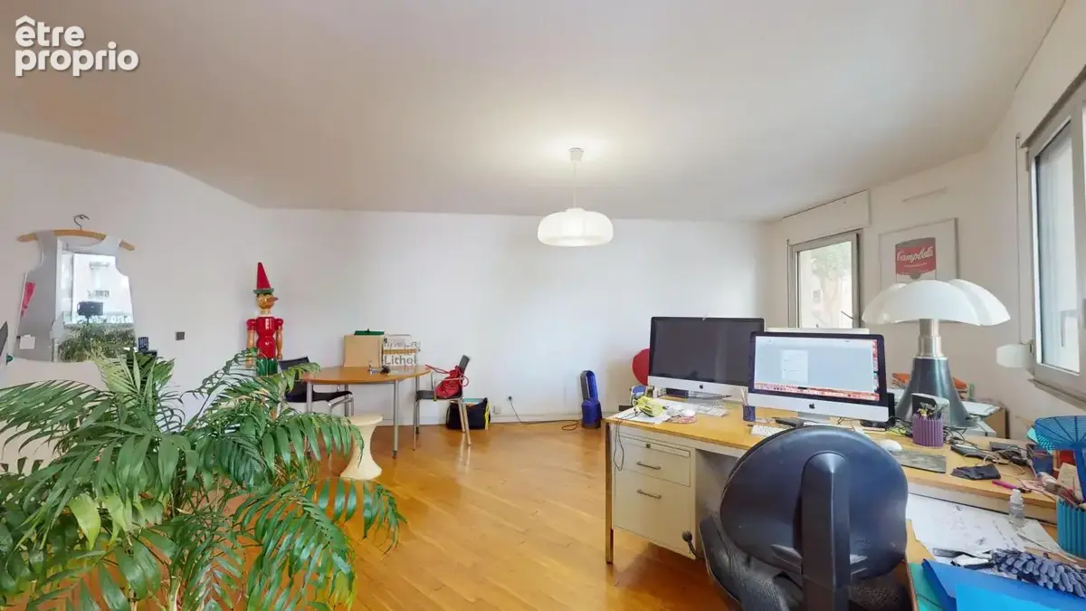  Lyon 3ᵉ – Limite Lyon 6ᵉ  Spacieux T3 de 72 m² avec parking, cave, ascenseur et jardin commun - photo 3