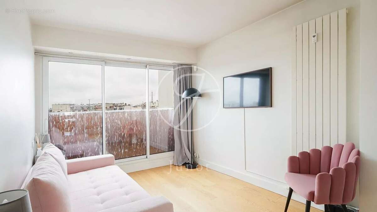 Appartement à PARIS-16E