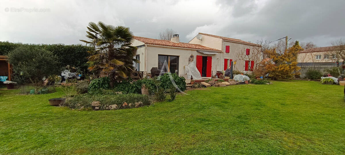 Maison à SAINT-JUST-LUZAC