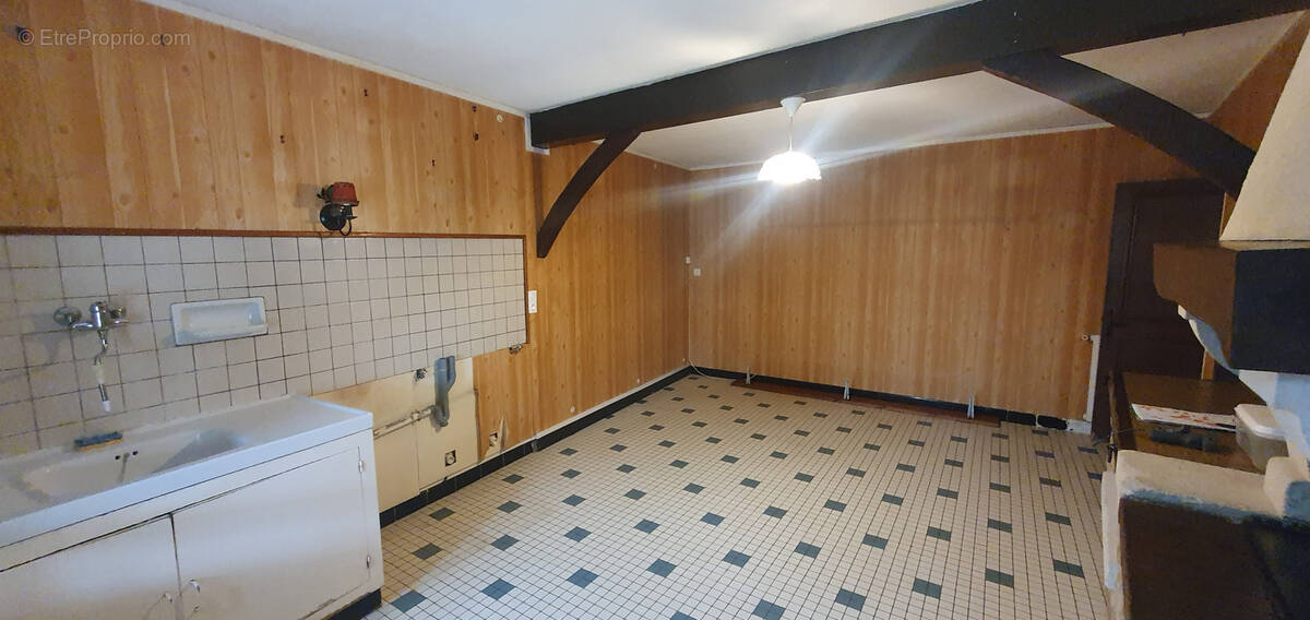 Maison à SAINT-MEME-LES-CARRIERES