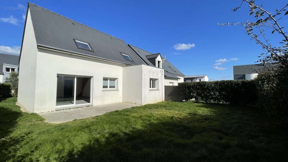 Extérieur côté jardin - SUD - Maison à SAINT-ARMEL