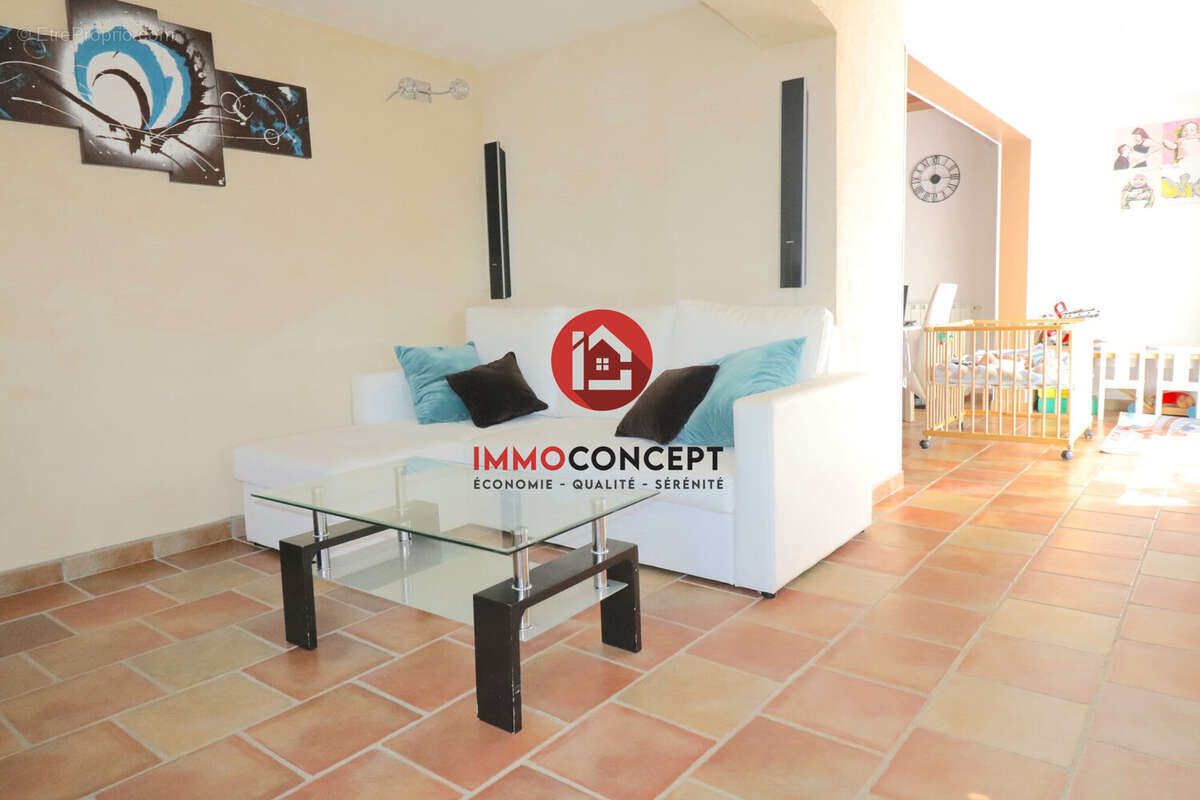 Appartement à BAGNOLS-SUR-CEZE