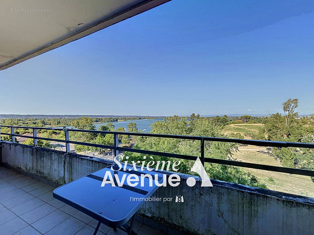 Appartement à DECINES-CHARPIEU