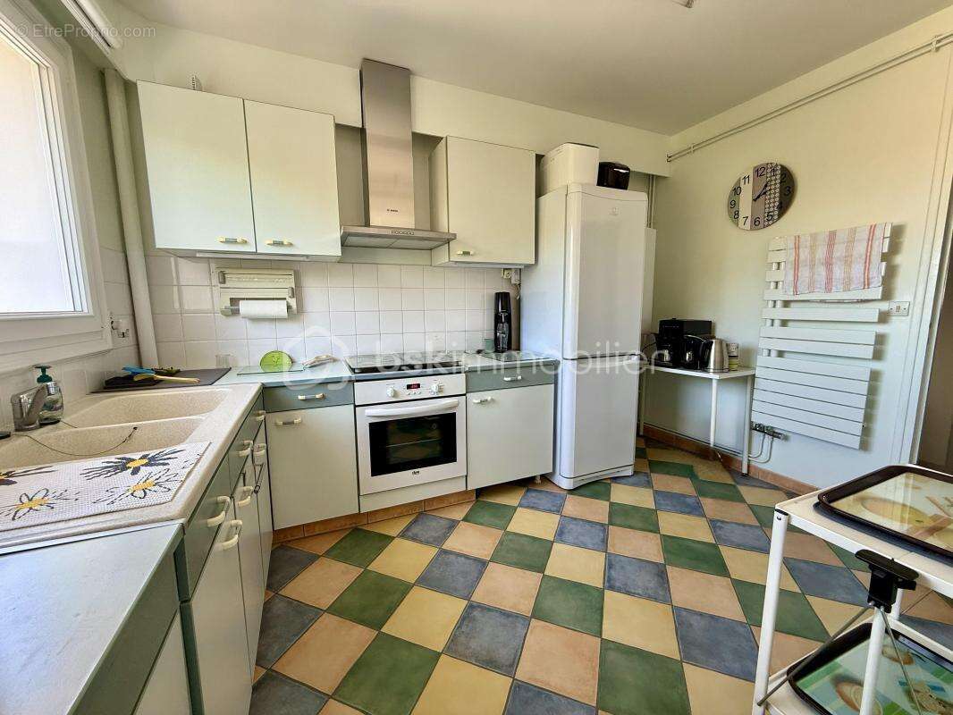 Appartement lumineux cinq pièces avec balcon, garage et cave - ROYAN à 10 minutes à pied de la plage de Pontaillac et du pigeonn - photo 5