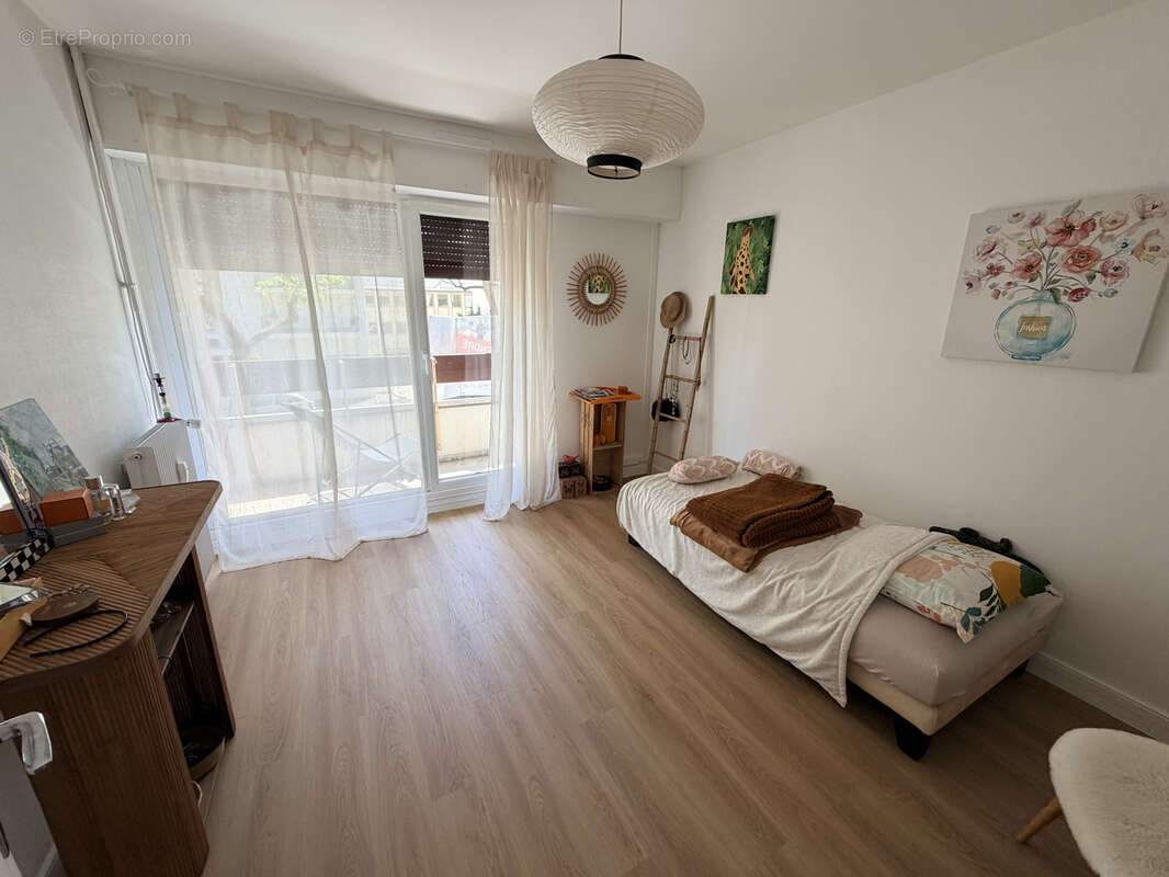 Appartement rénové 77,87 m2 avec balcons à Reims - photo 9
