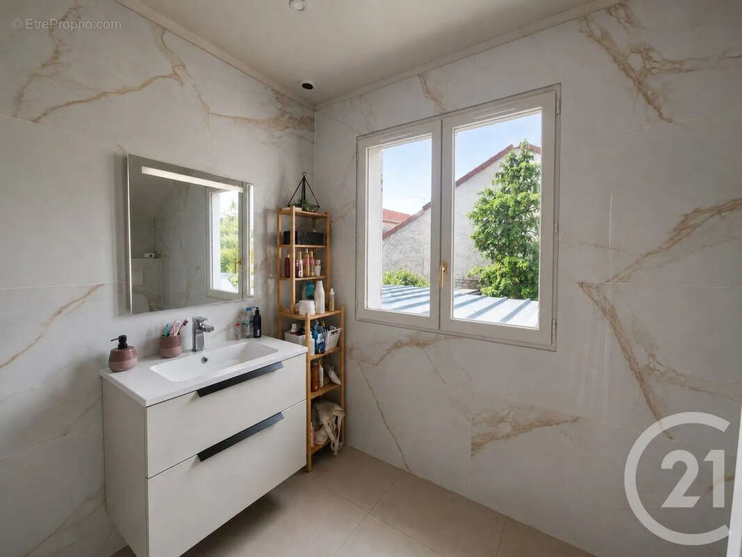 Maison 115 m² à Saint-Maur-Des-Fosses  - photo 9