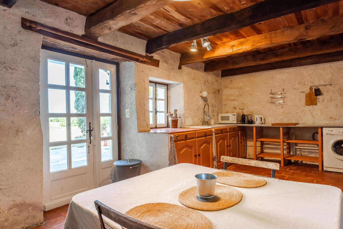 Maison de campagne avec annexe, piscine et dépendance - photo 37