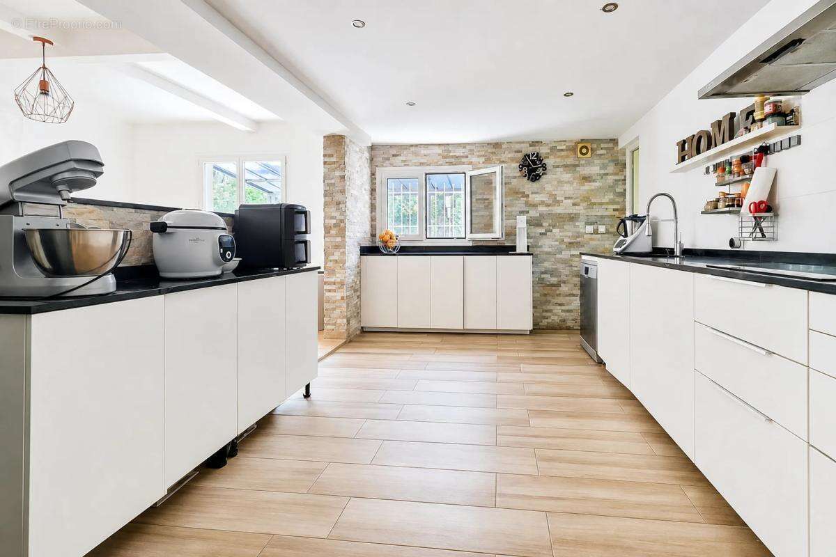 Maison de 11 pièces de 368 m² à Châteauneuf-sur-Isère - photo 17