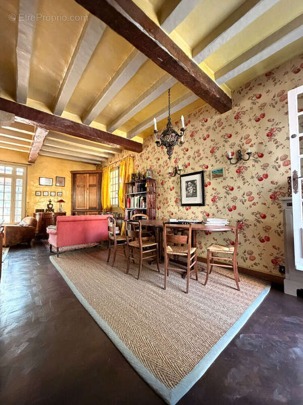 Élégante demeure familiale de 230 m² au coeur de Coye-la-Forêt ! - photo 4