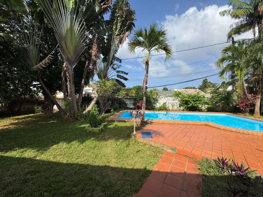 Maison à REMIRE-MONTJOLY