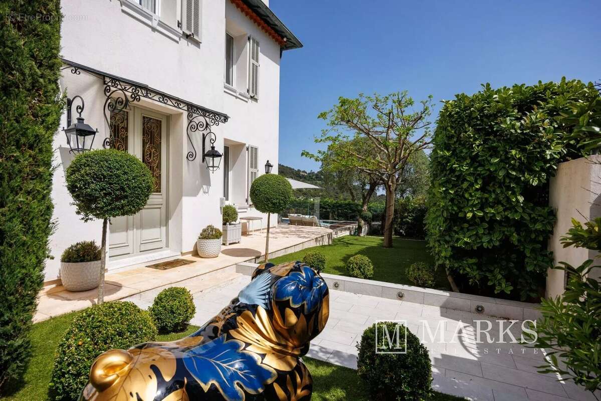Villa rénovée avec goût avec maison d'amis et vue dégagée - photo 7