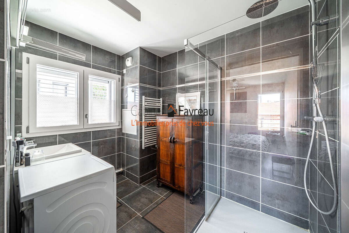 Appartement à PARIS-14E