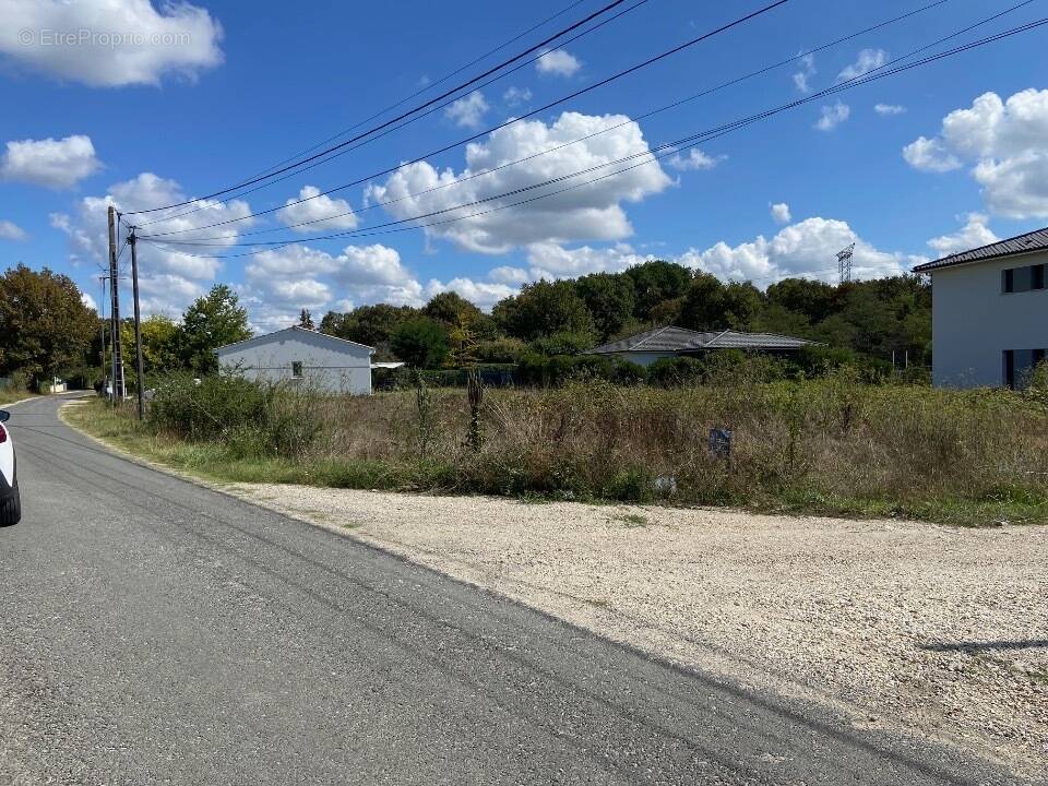 Terrain à CAMBLANES-ET-MEYNAC