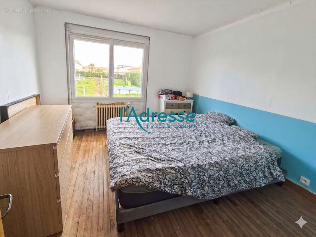 Maison à LA SALLE-ET-CHAPELLE-AUBRY