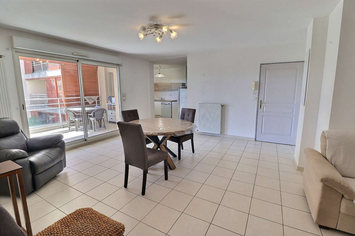 Appartement à ENTRAIGUES-SUR-LA-SORGUE