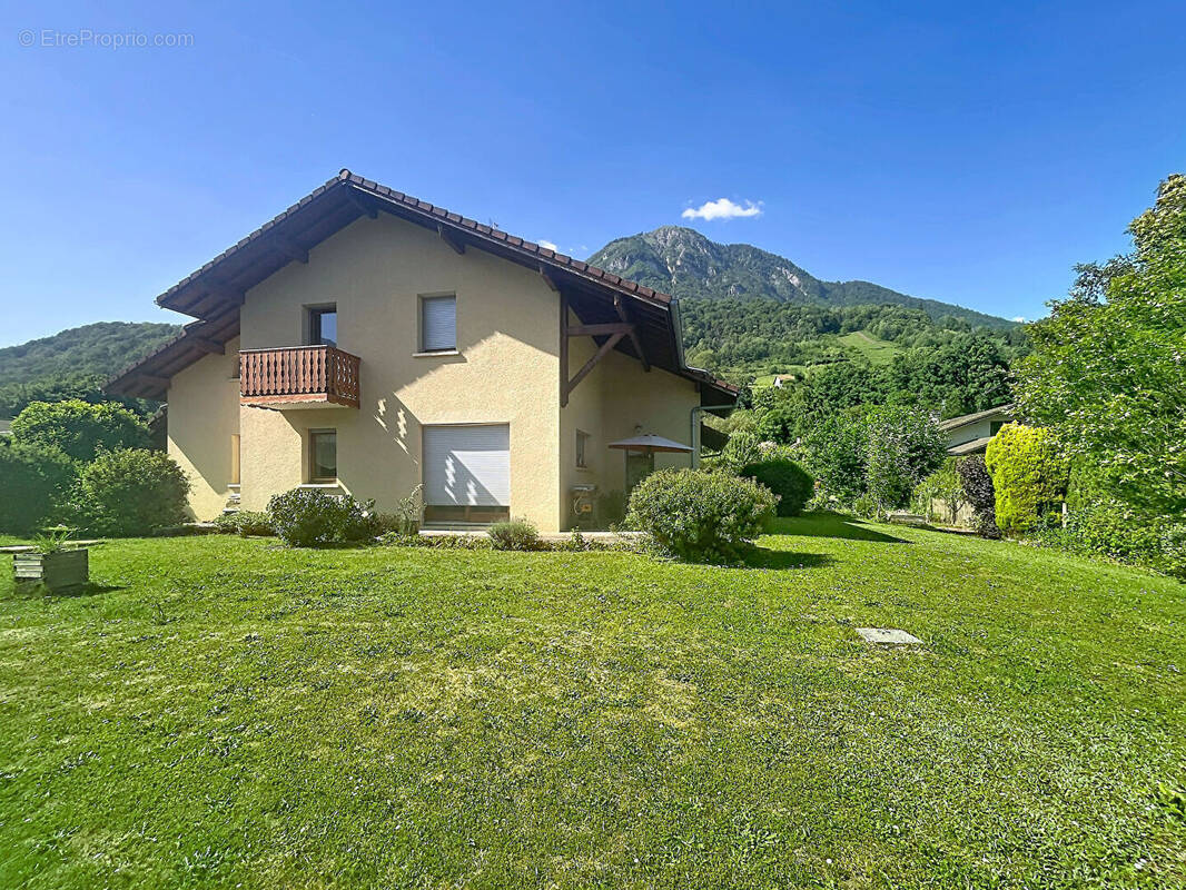 Maison à MARIGNIER