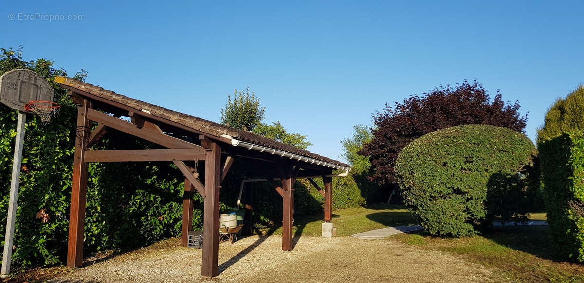 Maison à GENSAC-LA-PALLUE