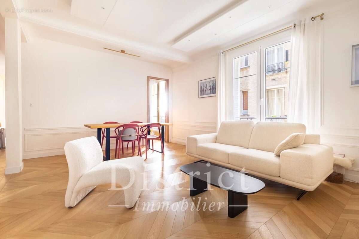 Appartement à PARIS-16E