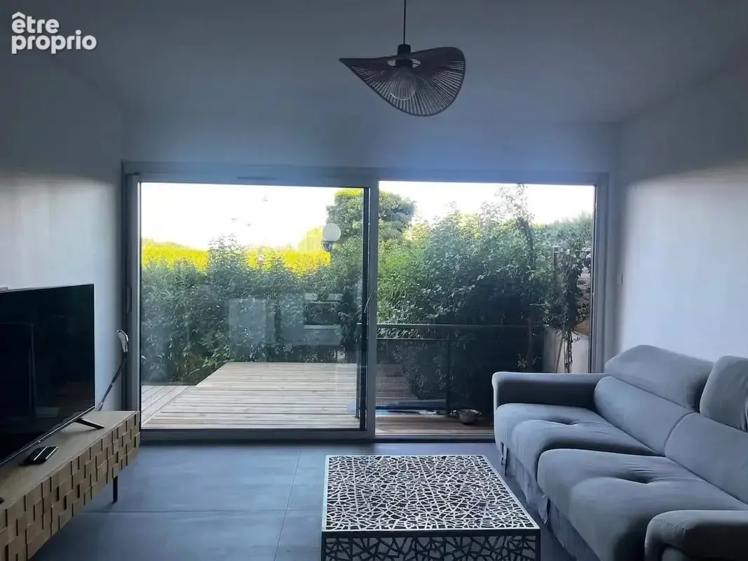 T2 refait à neuf avec jardin, parking et cave - photo 4