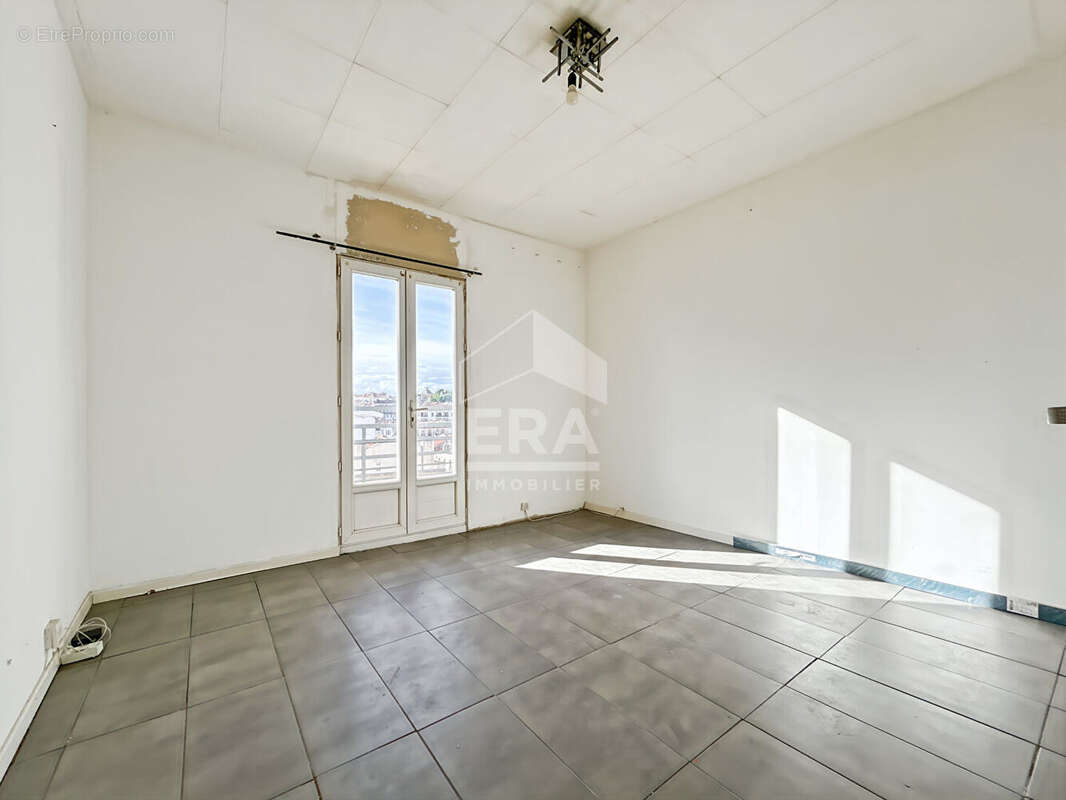 Appartement à MARSEILLE-4E