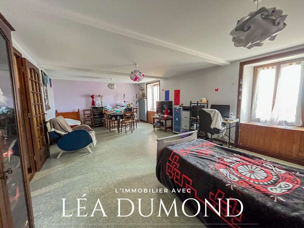 Maison à SAIL-SOUS-COUZAN