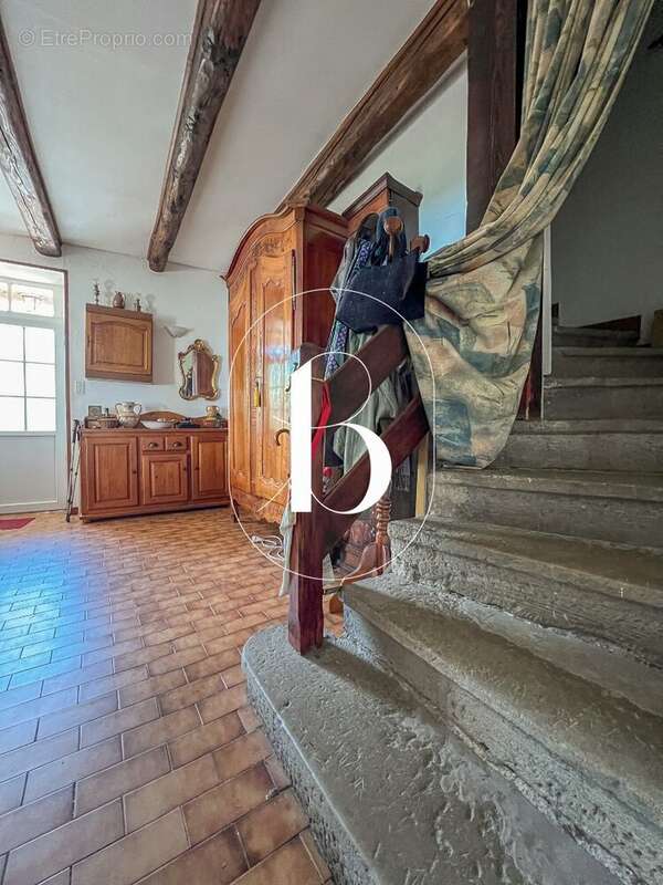 Maison à SAINT-SAUVEUR-DE-CRUZIERES