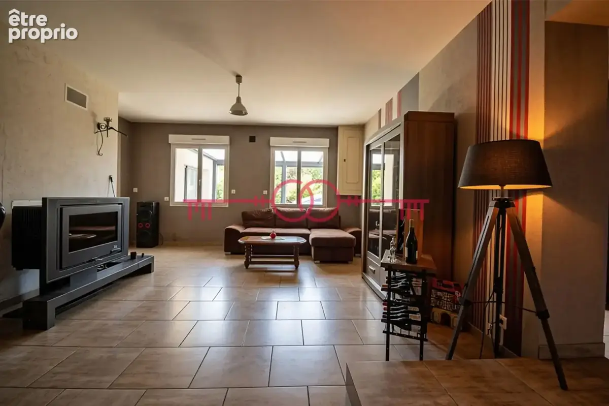 Maison familiale de 277 m² - 5 chambres - Plain-pied possible - Thibie - photo 2