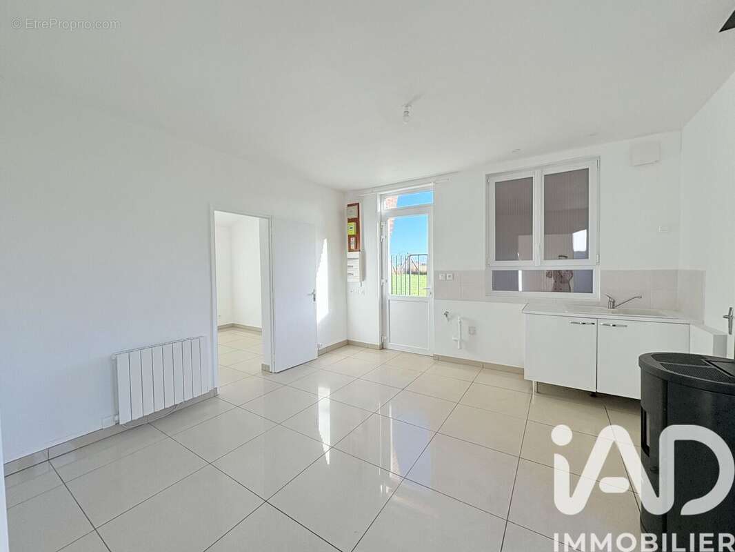 Maison 43 m² à Le Frestoy-Vaux  - photo 3