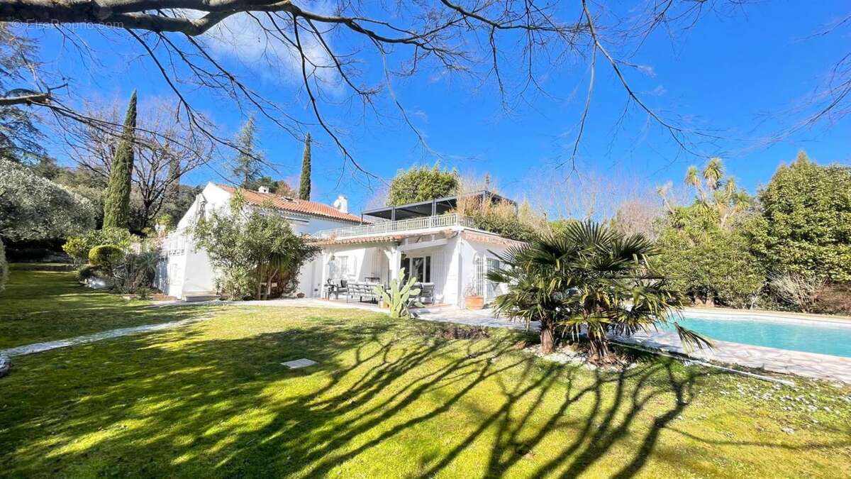 Maison à ROQUEFORT-LES-PINS
