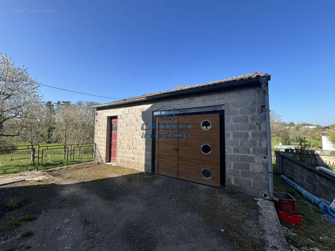 Appartement à FONTAINE-LES-LUXEUIL