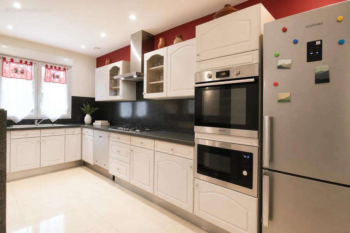 Maison 7 pièces de 197 m2 avec jardin en vente à Courtry - Idéal pour familles - photo 3