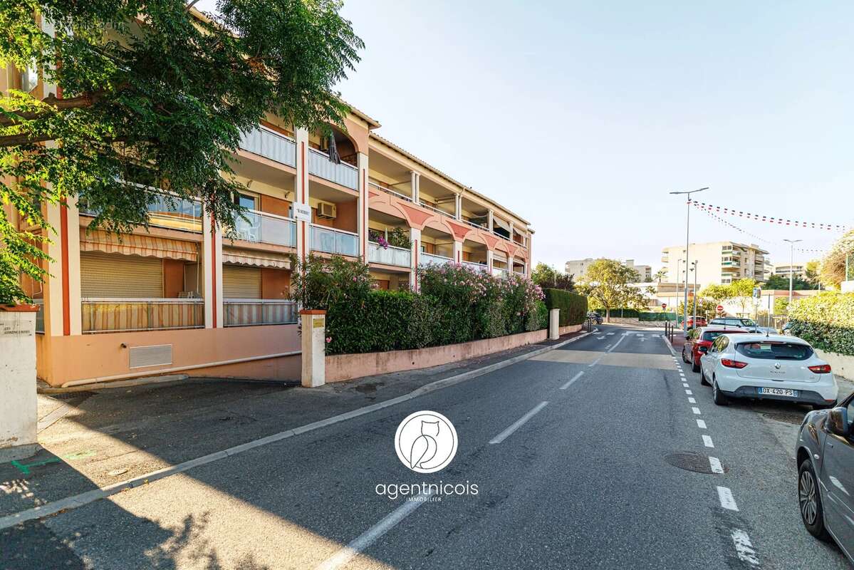 St laurent du var // Avenue des Plantiers : 2 Pièces - Terrasse - Parking - photo 17