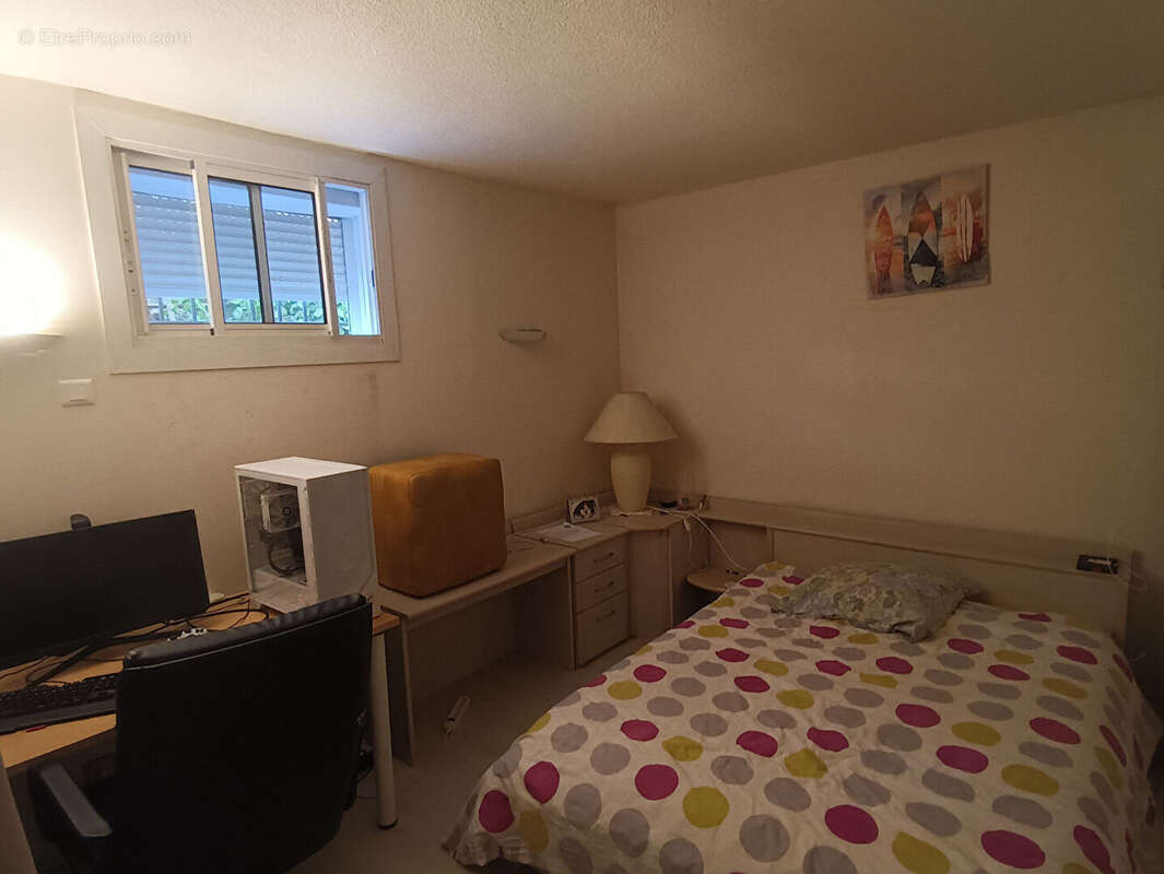 À deux pas du centre-ville de Figeac - Ensemble immobilier de 230 m² avec logement indépendant et vue panoramique - photo 6